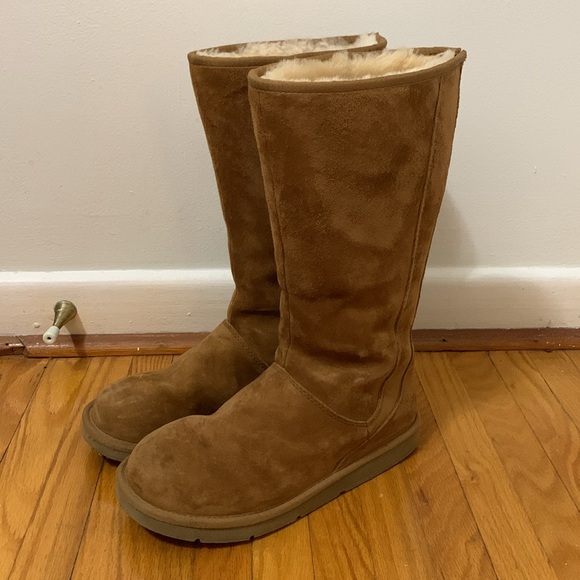 Ugg tall boot - Picture 3 of 3
